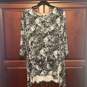 Philosophy women’s knit long sleeve top.